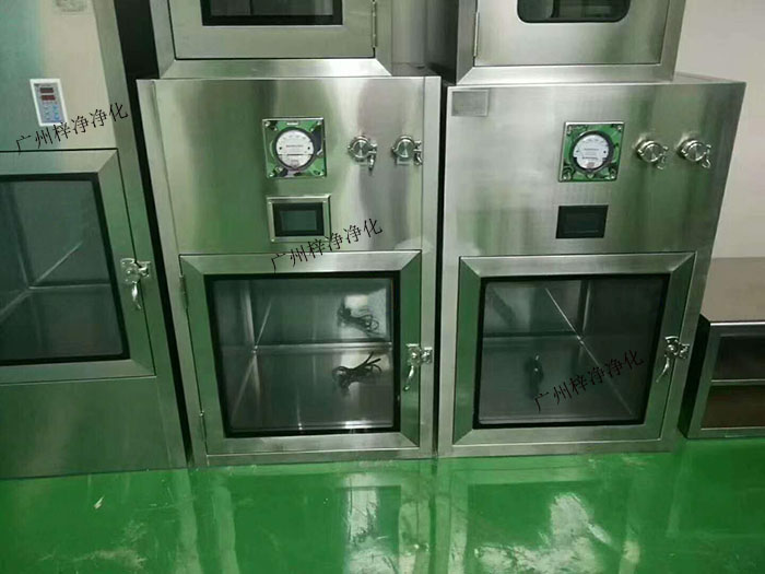 層流傳遞窗適用于需要隔離不同潔凈度級(jí)別的房間，如潔凈室與普通房間之間的連接、不同潔凈度級(jí)別潔凈室之間的連接等。